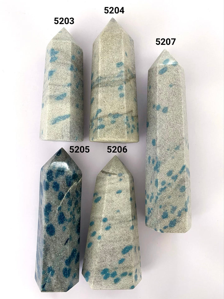 Apatite in Cleavelandite